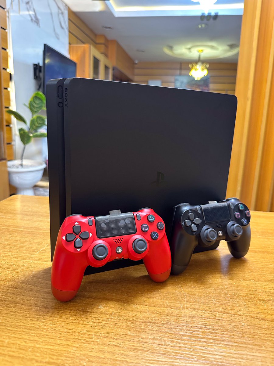 iplus_Gadgets's tweet photo. New Arrival!!!!
Product: PLAYSTATION 
Model:  PS4 Slim Available With Installed Games 

Price: N280,000

Features: 
Description: Gaming console and Gaming Pads 
Installed Games
Call ☎️/WhatsApp : https://t.co/JHs1qvSxIq
IG DM 📩@iplus_gadget_stores 
#WizkidxHollywoodBowl #bwfc https://t.co/qvgbPuYY9h