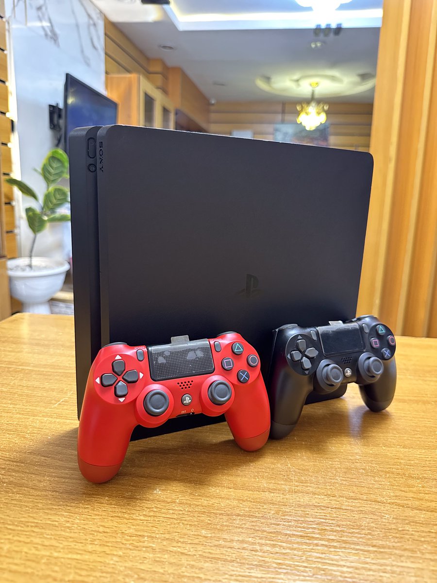 iplus_Gadgets's tweet photo. New Arrival!!!!
Product: PLAYSTATION 
Model:  PS4 Slim Available With Installed Games 

Price: N280,000

Features: 
Description: Gaming console and Gaming Pads 
Installed Games
Call ☎️/WhatsApp : https://t.co/JHs1qvSxIq
IG DM 📩@iplus_gadget_stores 
#WizkidxHollywoodBowl #bwfc https://t.co/qvgbPuYY9h