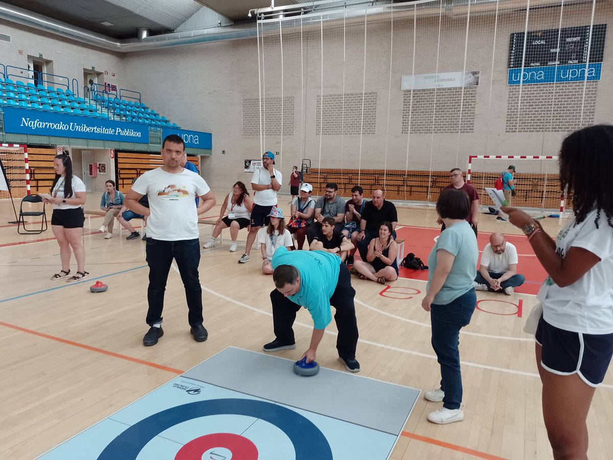 Tasubinsa's tweet image. Hemos probado el curling de suelo y nos ha encantado 👏
Personas de TASUBINSA en Villatuerta, Lakuntza, Burlada y Beriáin han disfrutado de este deporte adaptado en el #IMART2025
🎯 Accesible, en equipo y para todos ¡Gracias por la experiencia! 💜
#DeporteInclusivo #MixedAbility