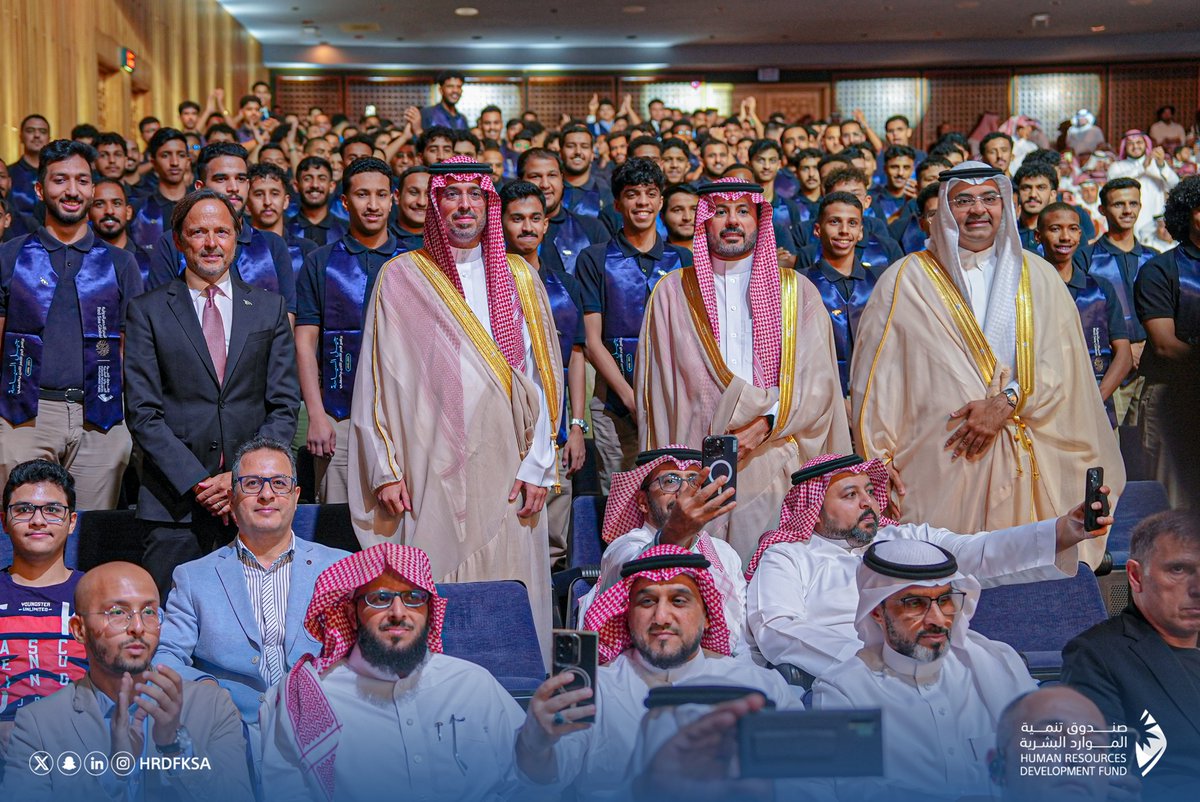 وقع #صندوق_تنمية_الموارد_البشرية الاتفاقية الثالثة لدعم وتأهيل الكوادر الوطنية من خلال تنفيذ برامج تدريبية مرتبطة بالتوظيف لـ 1000 مستفيد ومستفيدة في مجالات وتخصصات اقتصادية واعدة.