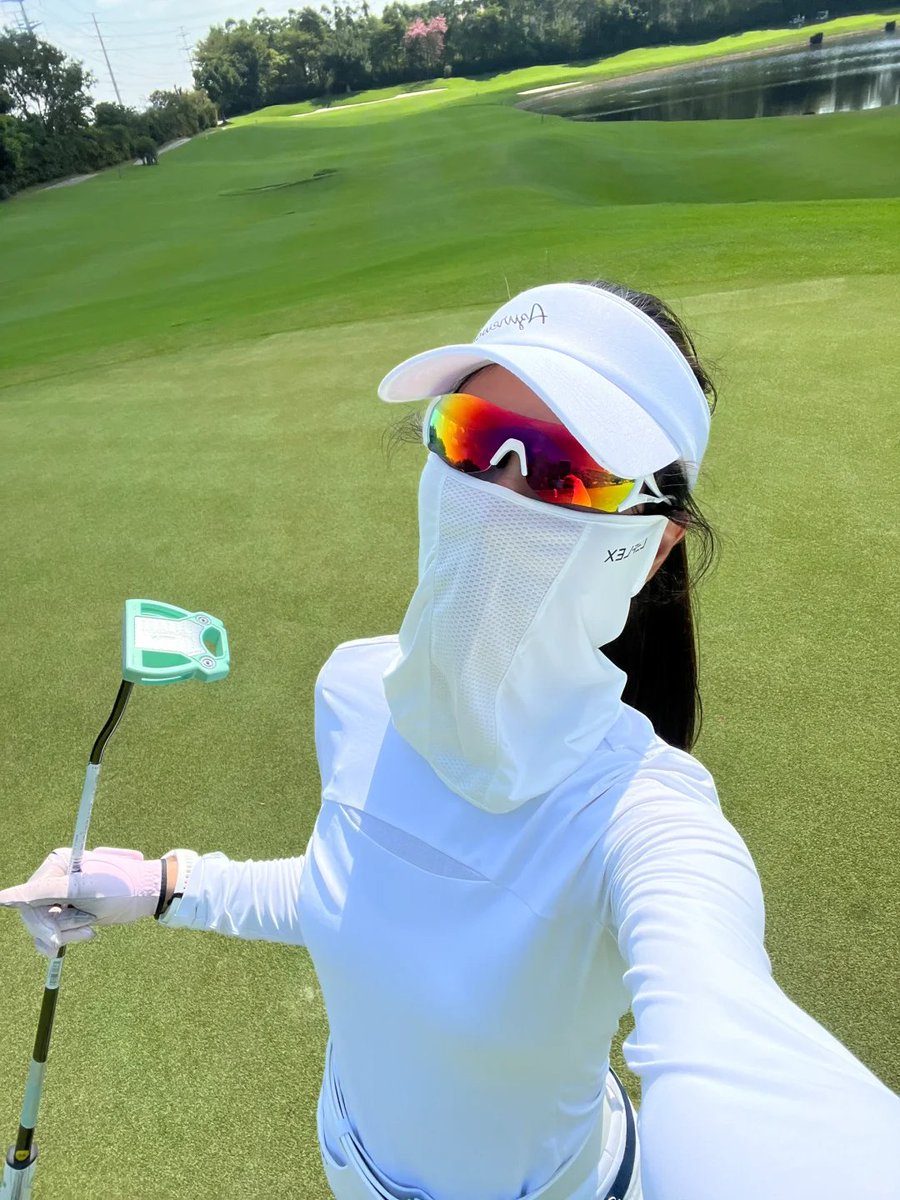 I finally accepted the use of a sunscreen mask.The end of the game was a leisurely and comfortable time.The cool feeling is good. From now on I will be the masked female warrior on the golf course haha   ​​#Golf #DayTour #GolfEquipment #GolfOutfit #Descente #LoveLifeLoveGolf