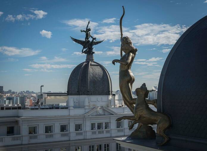 ivanfamil's tweet photo. ¿Sabías que en pleno centro de Madrid se libra una guerra mitológica de la que nunca nadie te ha hablado? ¿Cómo es posible?

Hoy te cuento lo que está pasando desde hace una década en las calles de la capital de España.

Tira del hilo 🧵👇🏽👇🏽👇🏽 https://t.co/tkkrXrvIRp