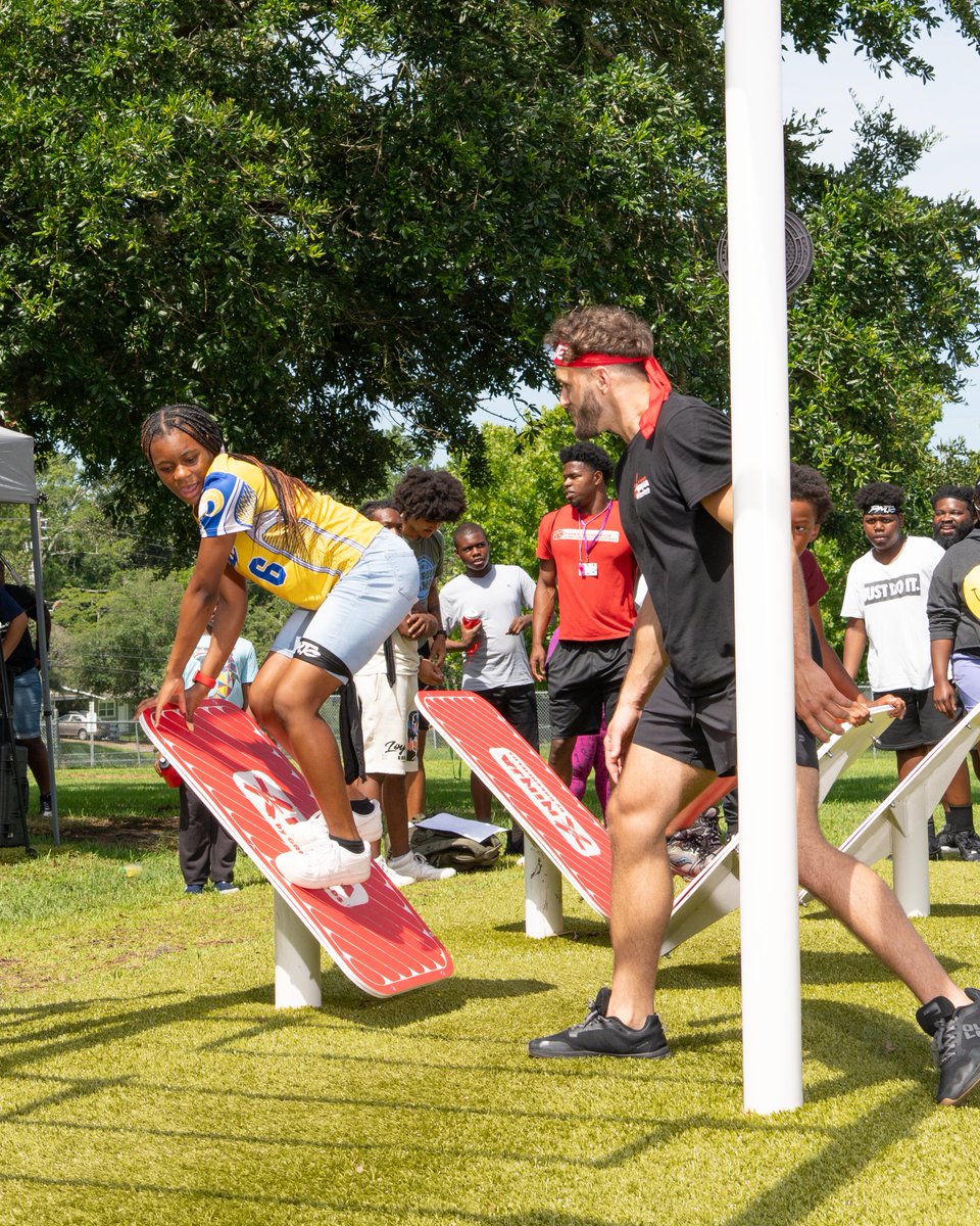 GreenfieldsFit's tweet image. We had a great time joining the Palmer Munroe Teen Center last week in @CityofTLH, Florida! Summer camp participants got to improve their skills as 6x American Ninja Warrior Finalist, Adam Rayl, walked them through different obstacles of the course 🫸🤛

#ninjacourse
