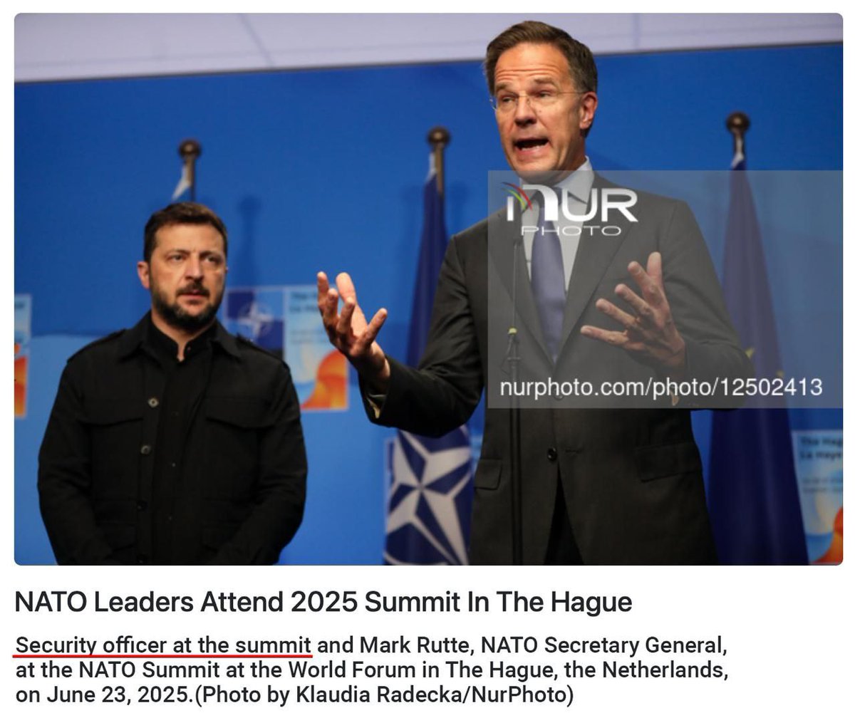 Фото саммита НАТО, гниду подписали как "офицера службы безопасности саммита".
Как можно скомороха с офицером перепутать, не понимаю...😂