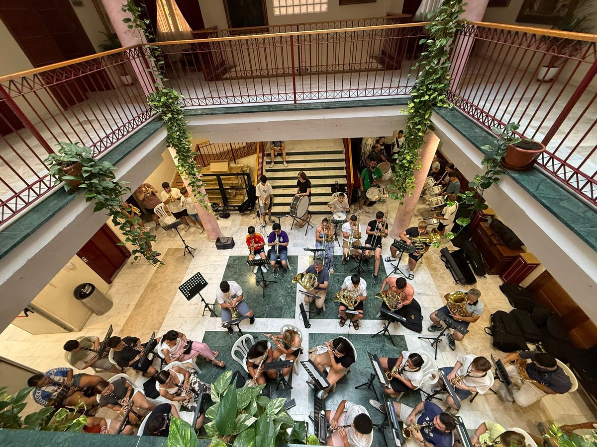 🎶  Hoy volvemos a los ensayos tras un intenso Pentecostés y unas merecidas semanas de descanso.

Arrancamos la preparación de la temporada de “Cármenes” con la que cerraremos este curso cargado de música y emociones.

¡Volvemos con más ganas que nunca! 💪

#SuenaelRocío