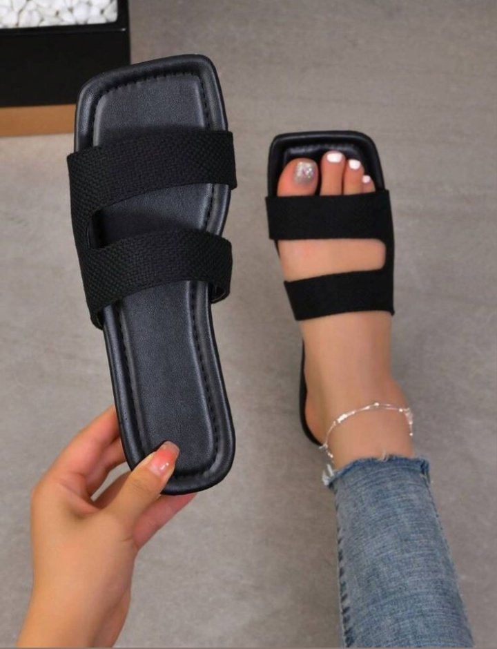 favou67500's tweet photo. Your slippers dey follow you drag life. 😩
Come buy better footwear — at least let one thing in your life make sense 😜 
15k ✨ 
#SmallBusinessSupport
#Sneakers
#Shoes
#FootwearFashion
#SneakerHeads
#ShoeLovers https://t.co/ZJrCprGIaG