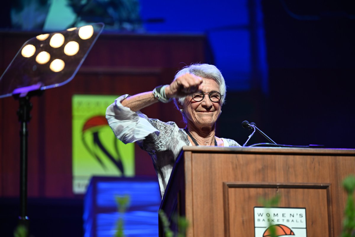 QCKnights's tweet image. ๐๐
๐
๐๐๐๐๐: Queens Collegeโs Lucille Kyvallos Enshrined in Womenโs Basketball Hall of Fame #knightnation
๐ฐ: tinyurl.com/24cxukuf