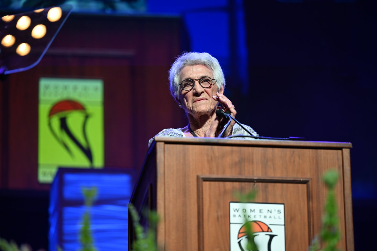 QCKnights's tweet image. ๐๐
๐
๐๐๐๐๐: Queens Collegeโs Lucille Kyvallos Enshrined in Womenโs Basketball Hall of Fame #knightnation
๐ฐ: tinyurl.com/24cxukuf