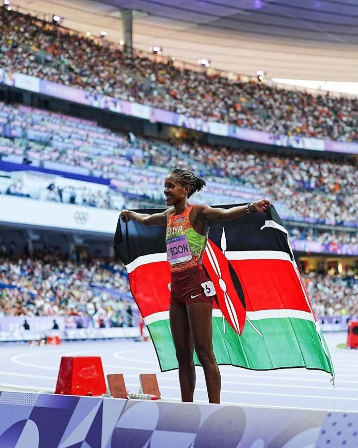 Faith Kipyegon one of our own 🇰🇪. The whole world will be there to witness today.
#Breaking4