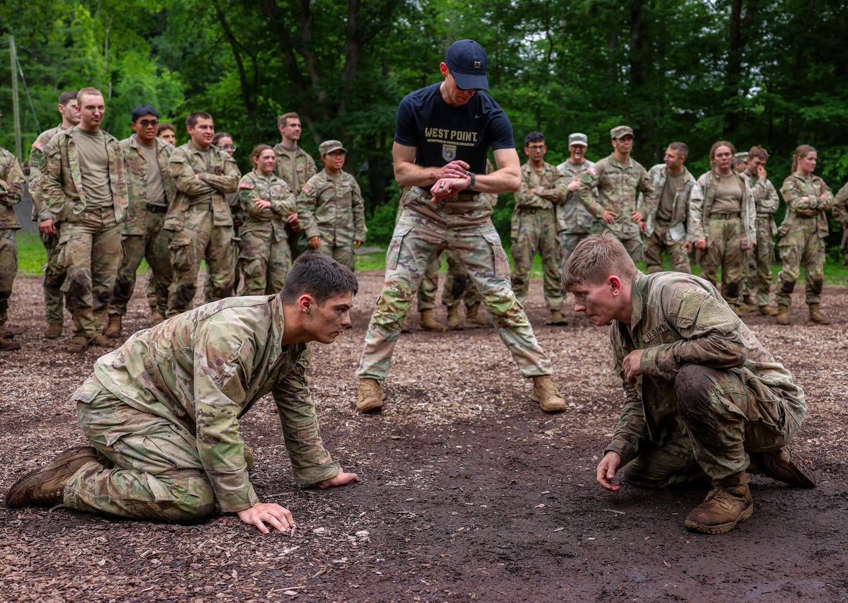 WestPoint_USMA's tweet image. 🪖 No easy ground. No easy fights.
Cadets went all in during the Modern Army Combatives Program.
In the dirt, under pressure, they proved what it means to live the Warrior Ethos: never quit, never accept defeat, always ready.
📸 #CST2025 #CombatReady
