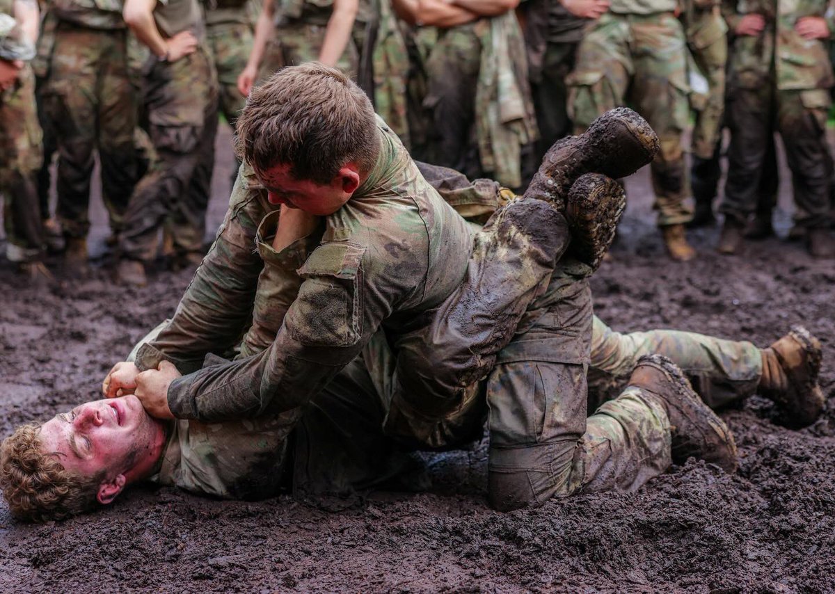 WestPoint_USMA's tweet image. 🪖 No easy ground. No easy fights.
Cadets went all in during the Modern Army Combatives Program.
In the dirt, under pressure, they proved what it means to live the Warrior Ethos: never quit, never accept defeat, always ready.
📸 #CST2025 #CombatReady