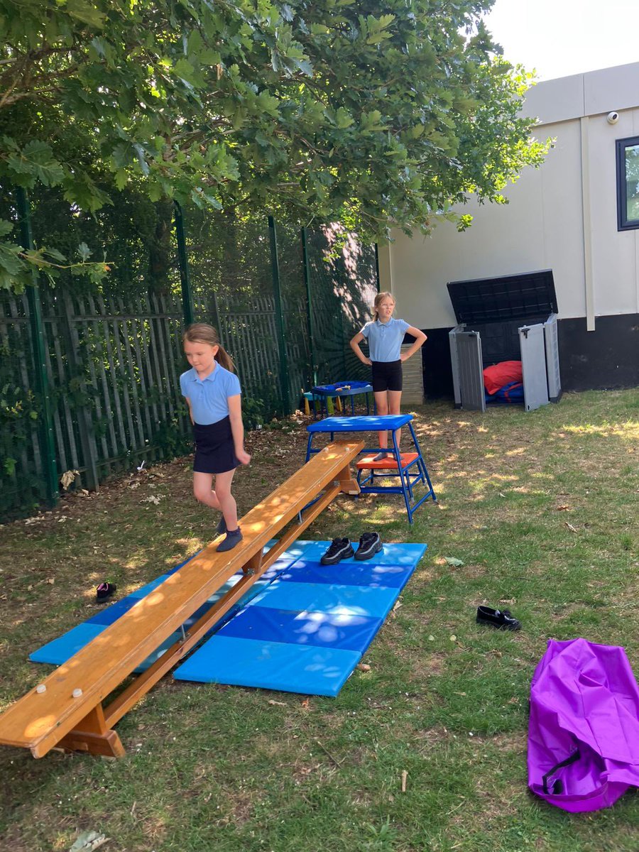 RowansPrimary's tweet image. Enjoying the sunshine, playing outdoors and making memories ☀️ #Learningthroughplay #buildingfriendships #problemsolving