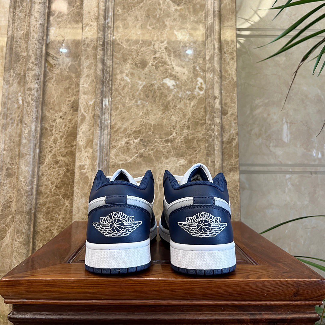 KicksDome's tweet photo. ▫️Men’s Sneaker
🔹Brand: Jordan 1 Low
▫️Name: Midnight Navy
🔹Sizes: 35.5-46 https://t.co/cfEPVHG7Id