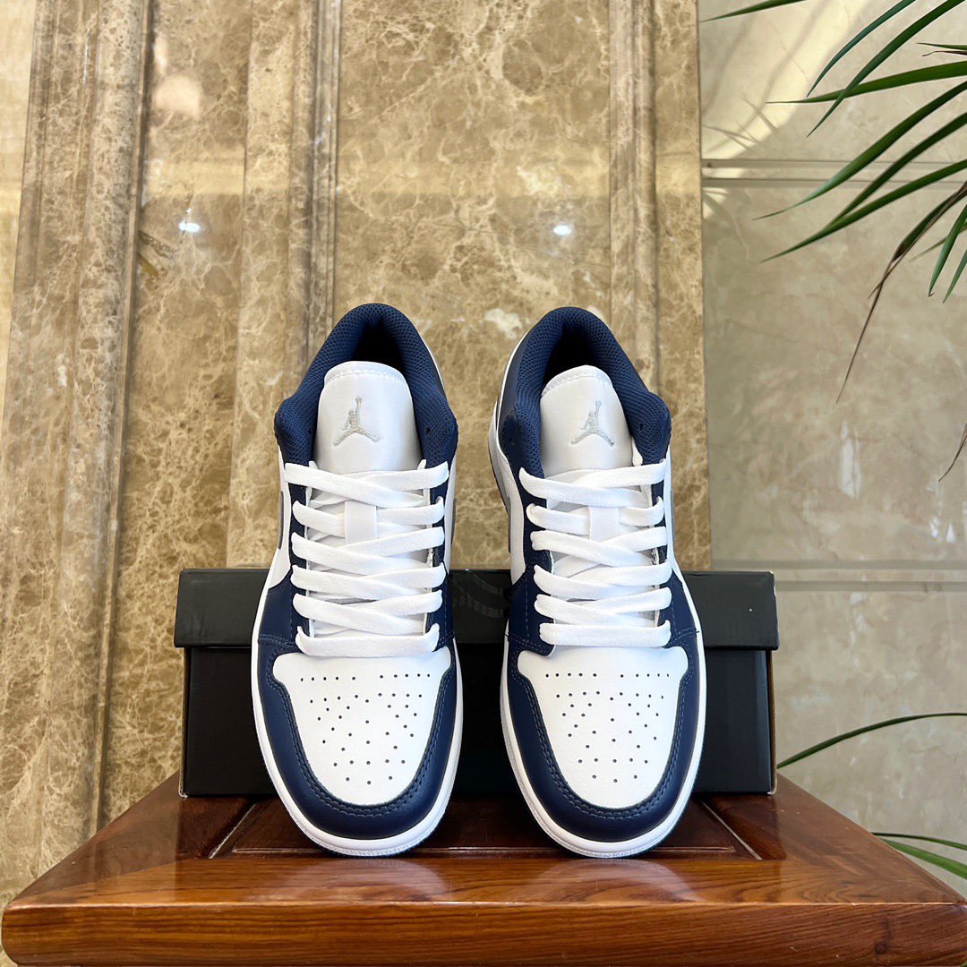 KicksDome's tweet photo. ▫️Men’s Sneaker
🔹Brand: Jordan 1 Low
▫️Name: Midnight Navy
🔹Sizes: 35.5-46 https://t.co/cfEPVHG7Id