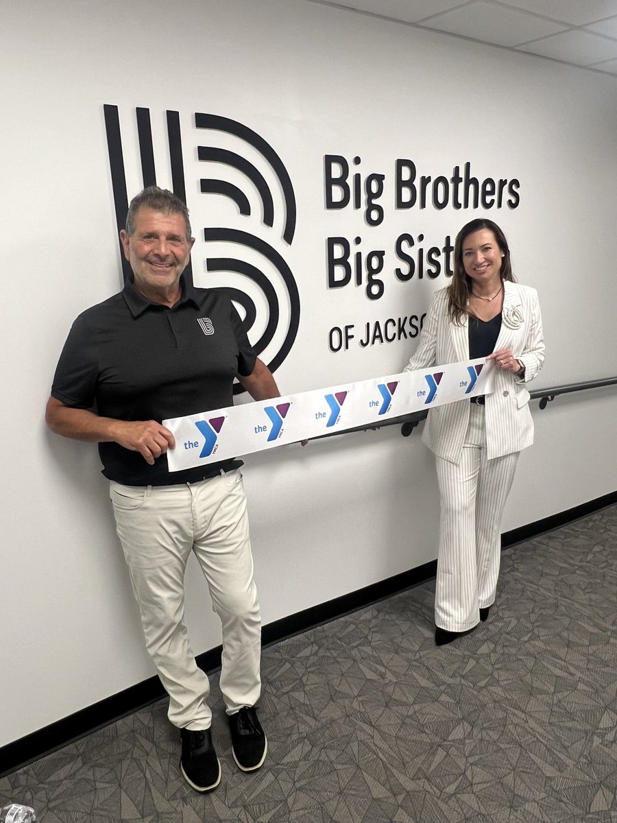 Tony Hollow tweet media