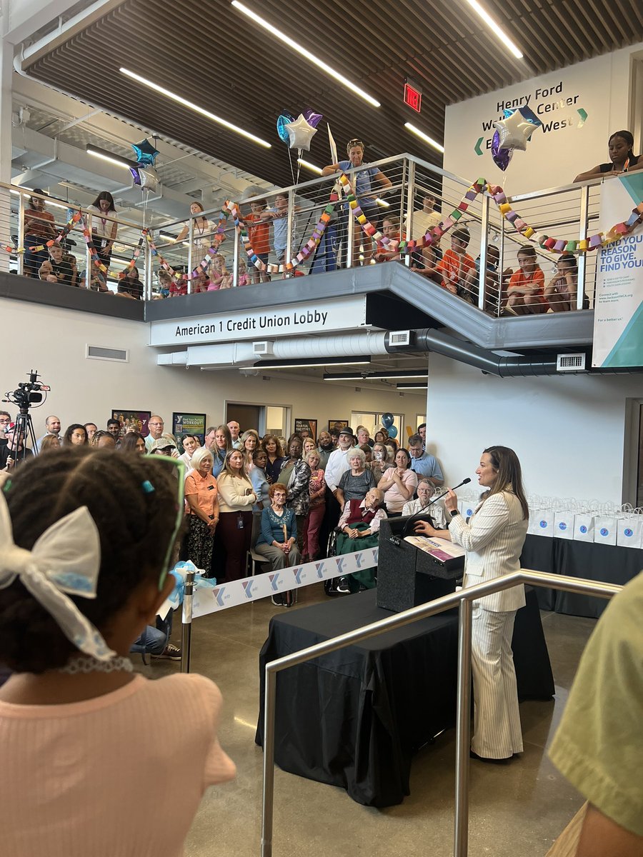 Tony Hollow tweet media