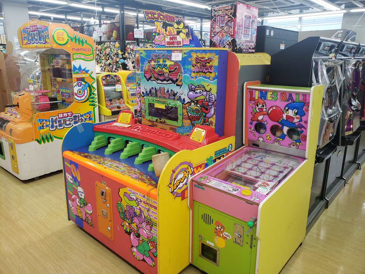 店内には更に様々な ゲームセンター用の筐体が 販売されています