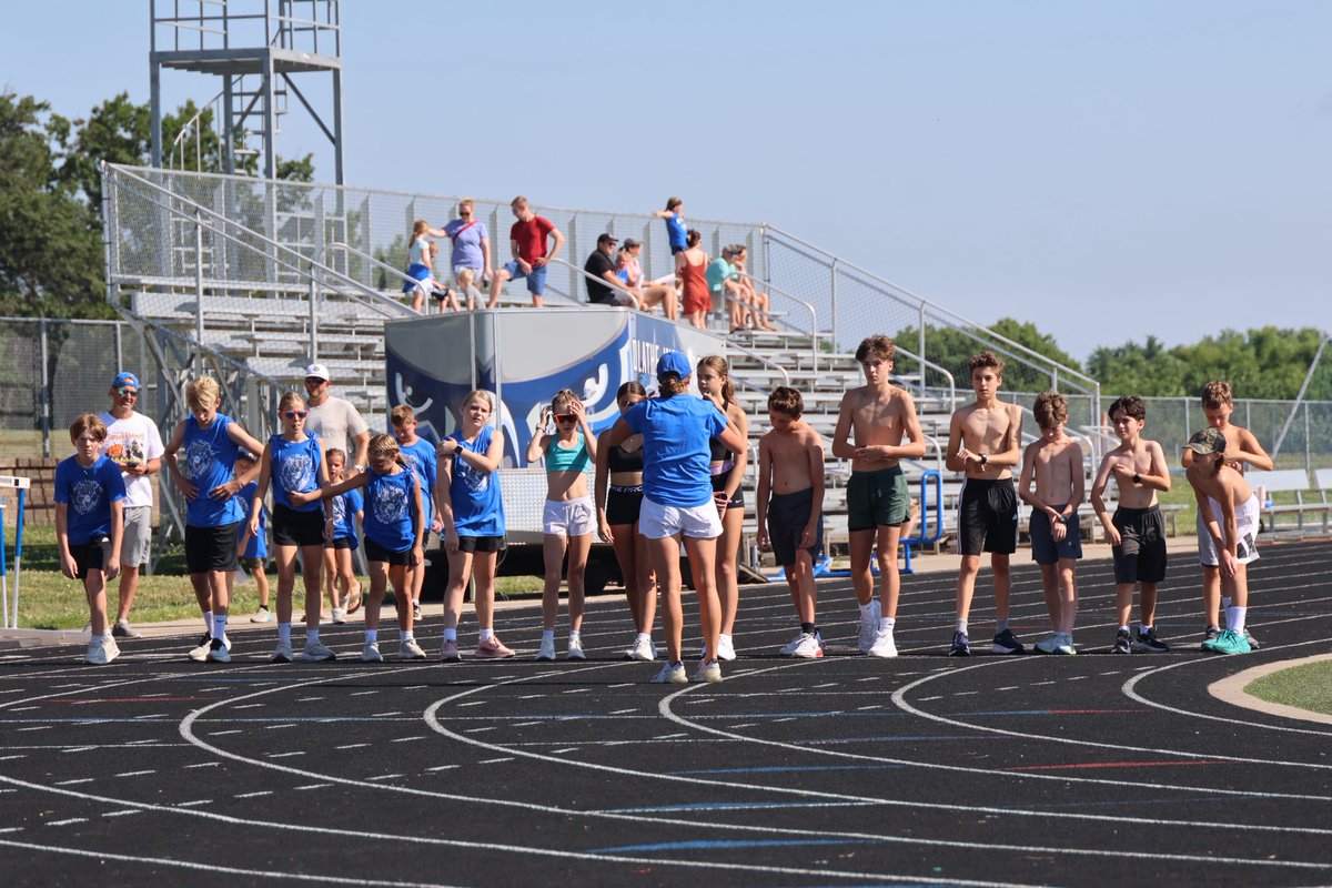 owlxc's tweet image. Last day of Youth XC Camp!! Loved watching our high school kids coach ‘em up this week! 💙 We had ourselves a time!!