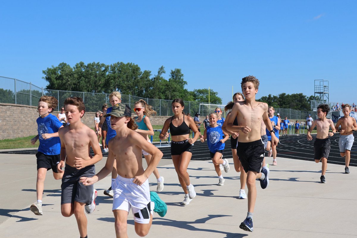 owlxc's tweet image. Last day of Youth XC Camp!! Loved watching our high school kids coach ‘em up this week! 💙 We had ourselves a time!!