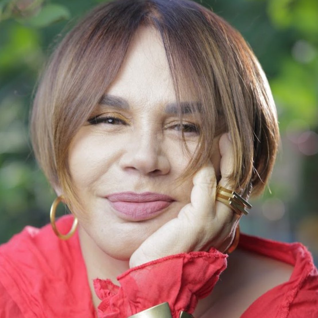 Sezen Aksu'nun 5 yıl aradan sonra hazırladığı 12 şarkılık albümü bu gece yayınlanacak.