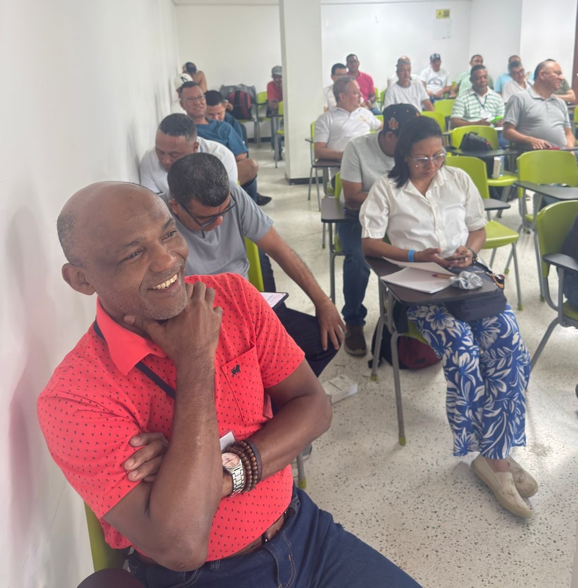 Sinaltrainbec_'s tweet photo. 📢 La LIX Asamblea Nacional de Delegados continúa su marcha 💪🎉
Hoy seguimos fortaleciendo nuestra voz y aprobando puntos clave para avanzar unidos.
📸¡Dale RT y cuéntanos tu opinión! 👇
#Sinaltrainbec #Asamblea2025 #DerechosLaborales https://t.co/5pwBBMMne2