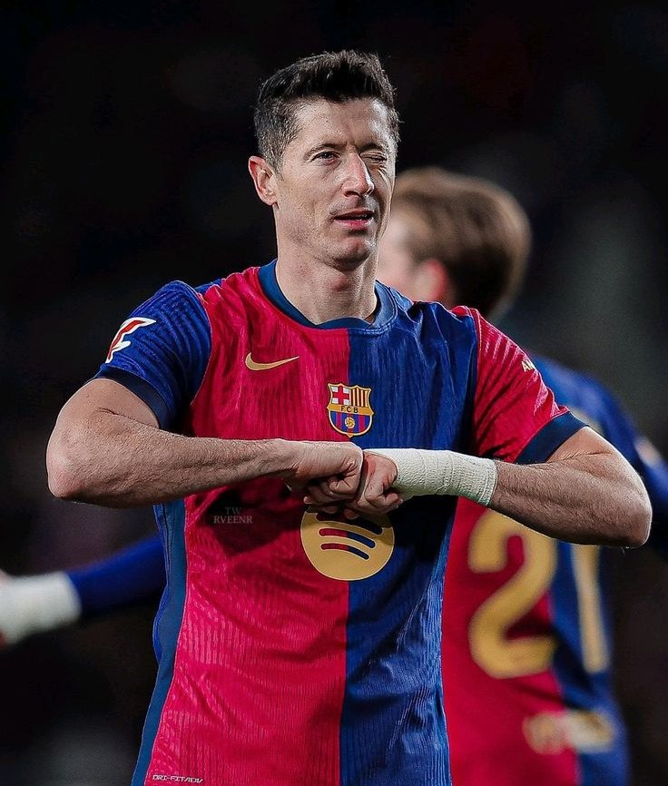 RyanYamal1O's tweet photo. To the Lewandowski fans who supported him in Bayern and now in Barca,which phase is more interesting? https://t.co/8OyAsrFo93
