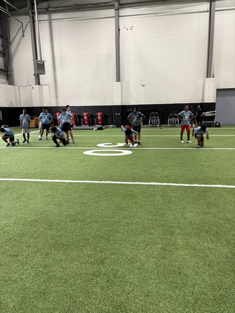 ASeguinTrack's tweet image. 88 student athletes going through speed school today before the lift! #Southside #SeguinNation #Family #BiggerThanMe @coachjoegordon @blin_jr @AISD_ATH @JuanSeguinHS