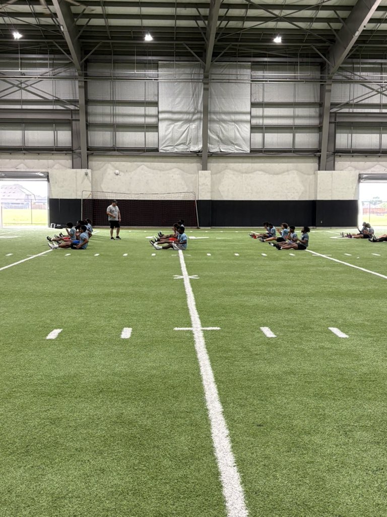 ASeguinTrack's tweet image. 88 student athletes going through speed school today before the lift! #Southside #SeguinNation #Family #BiggerThanMe @coachjoegordon @blin_jr @AISD_ATH @JuanSeguinHS