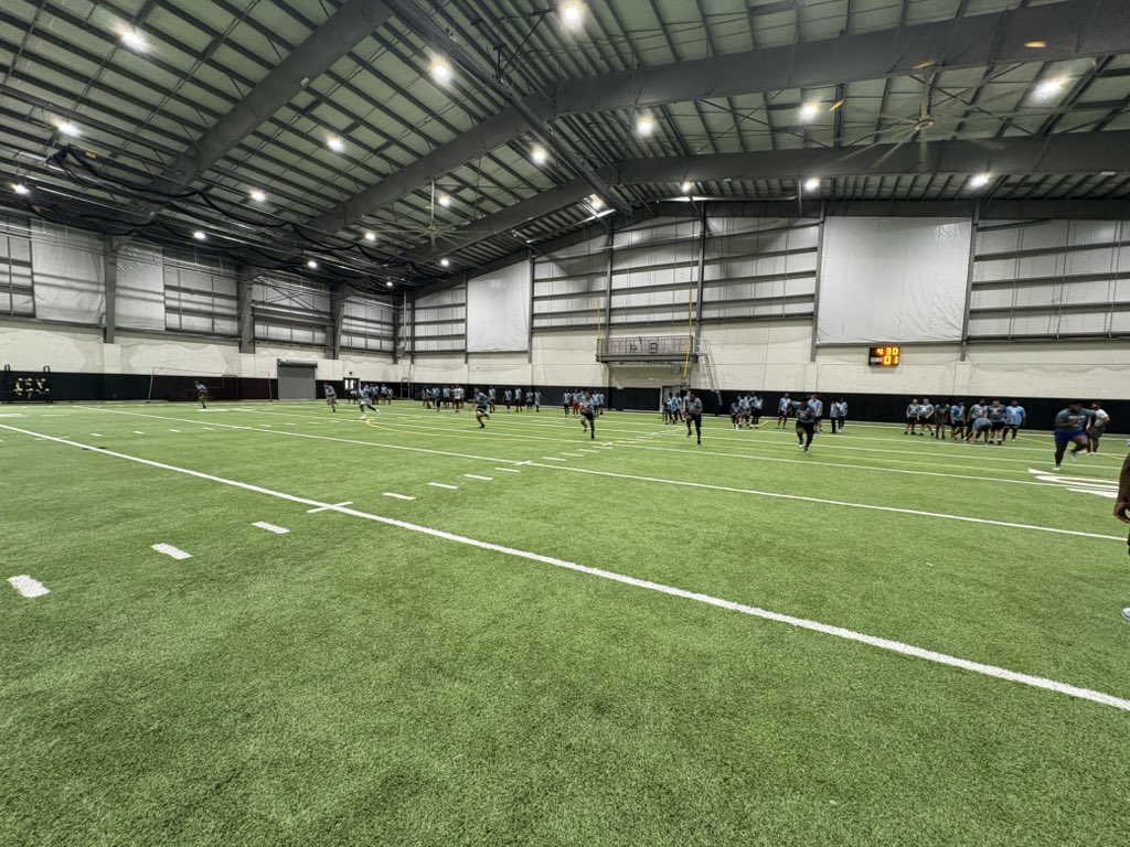 ASeguinTrack's tweet image. 88 student athletes going through speed school today before the lift! #Southside #SeguinNation #Family #BiggerThanMe @coachjoegordon @blin_jr @AISD_ATH @JuanSeguinHS