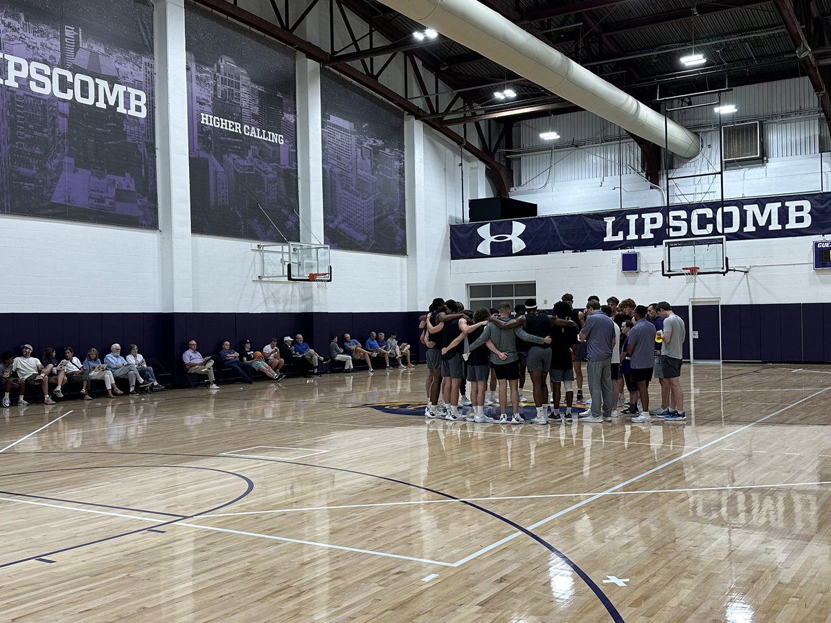 LipscombMBB's tweet image. We had a blast showcasing our new team to some of our closest friends!
#IntoTheStorm ⛈️ l #HornsUp 🤘