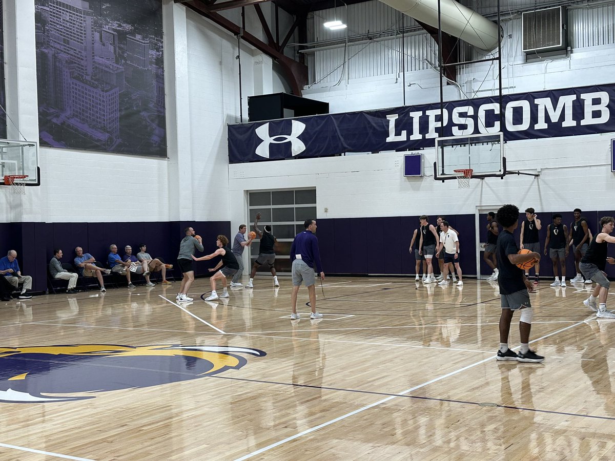 LipscombMBB's tweet image. We had a blast showcasing our new team to some of our closest friends!
#IntoTheStorm ⛈️ l #HornsUp 🤘