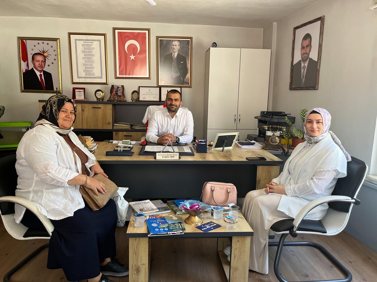 akkadinn5555's tweet photo. 📍Muhtarlarımızla Buluşmalarımız Devam Ediyor
İlçe Kadın Kolları Başkanımız @sevgi_cakirr55 ve Yönetim Kurulu Üyelerimizle birlikte Fevzi Çakmak Mahalle Muhtarımız Çağlar Işık’ı ziyaret ettik. Nazik ev sahipliği ve samimi sohbetleri için kendilerine teşekkür ediyoruz. https://t.co/z4i5OJqsep