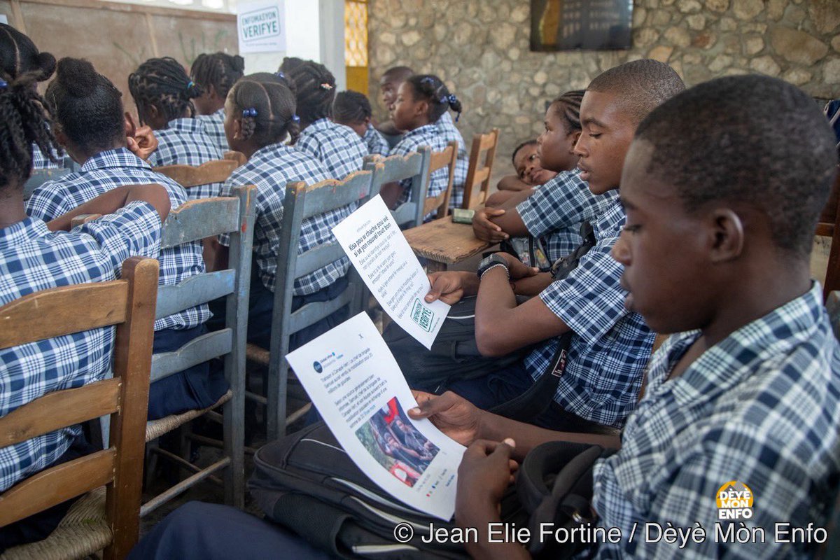 Kanpay ENFOMASYON VERIFYE a te lanse pou premye fwa nan lekòl La Dignité nan Marigo, avèk 2 sesyon dedye a analize fo nouvèl: youn ki soti aletranje sou Ayiti ak lòt la ki soti nan yon sous lokal la.
📸 <a href="/JeanElieRider/">Jean Elie Fortuné</a> / <a href="/DeyeMonEnfo/">Dèyè Mòn Enfo</a> 
HAITI MAGAZINE #54