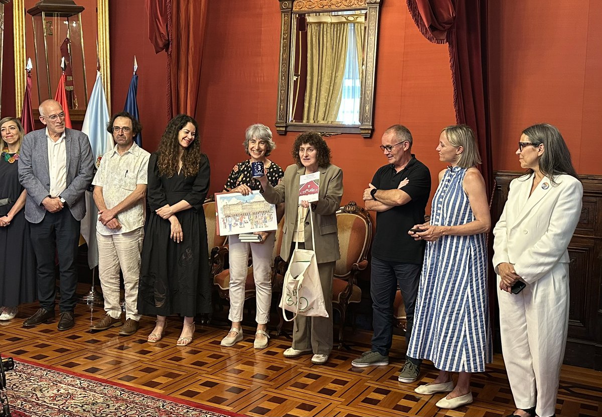 Concello de Santiago (@pazoderaxoi) on Twitter photo 🚲Mañá comeza o 21ºCongreso Ibérico “A bicicleta e a cidade” impulsado por <a href="/ConBici/">Coordinadora ConBici</a> coa colaboración do Concello
🏛️A alcaldesa, Goretti Sanmartín, recibiu ás persoas participantes, nun acto no que participaron o concelleiro de Mobilidade, Xan Duro, e outros membros da Corporación 🚲Mañá comeza o 21ºCongreso Ibérico “A bicicleta e a cidade” impulsado por <a href="/ConBici/">Coordinadora ConBici</a> coa colaboración do Concello
🏛️A alcaldesa, Goretti Sanmartín, recibiu ás persoas participantes, nun acto no que participaron o concelleiro de Mobilidade, Xan Duro, e outros membros da Corporación