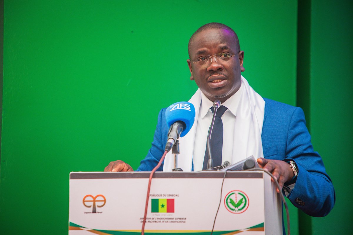 Mepmsenegal's tweet image. Le Ministre de l’Energie, du Pétrole et des Mines, M. @BirameSouleye, accompagné du Directeur de Cabinet Pr Meïssa Diakhaté et de ses proches collaborateurs, a procédé à l’ouverture officielle du symposium pluridisciplinaire organisée par l’École Polytechnique de Thiès…