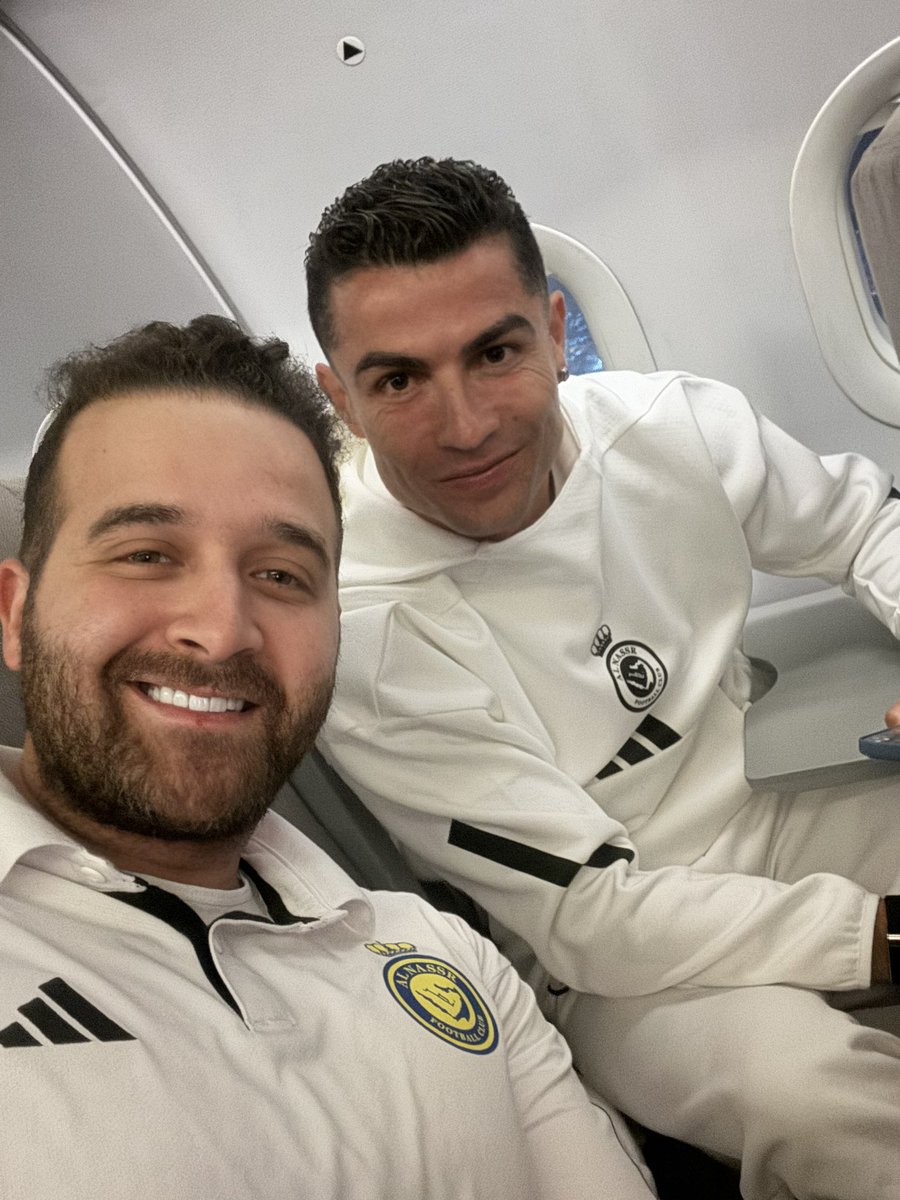 كطبيب سعودي، أتشرف بالعمل مع أحد أكبر أساطير كرة القدم في التاريخ.تجديد عقد كريستيانو رونالدو مع النصر لحظة تاريخية تعكس التزامه وتقديره للدوري السعودي.
بالنسبة لي، العمل معه ليس مجرد فخر، بل دافع لأقدّم الأفضل لوطني وألهم الجيل القادم.
مع طبيعة المنصة. #النصر #كريستيانو_رونالدو