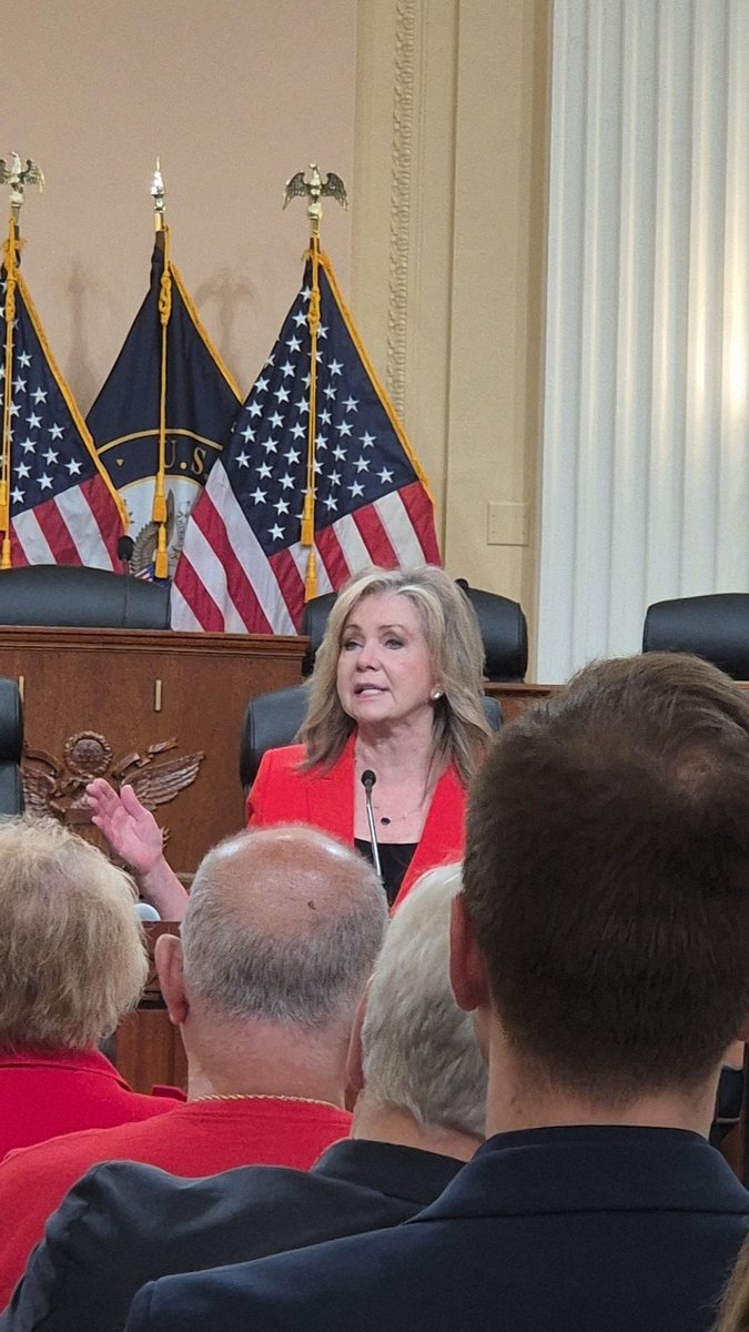 Senadora Marsha Blackburn de Tenessee expone y saluda la decisión del Supremo de EE.UU. de cancelar fondos a Plan Parenthood, la ONG 'campeona del aborto'. También pondera la propuesta de recortes impositivos a las familias estadounidenses propuesta por la Administración Trump.