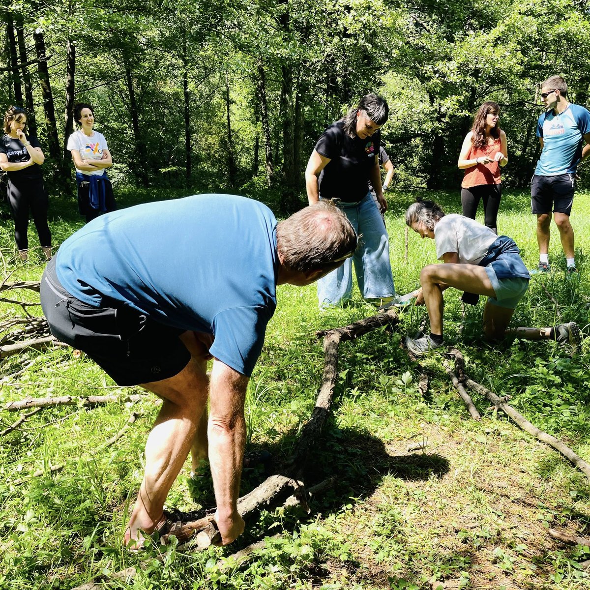 Maushaus_Arq's tweet photo. Refugios en la naturaleza!! #vivac #helduak #formakuntza #cursodevarano @uik_eus   @kutxafundazioa  #miramon #parkea https://t.co/9XrqICl94W