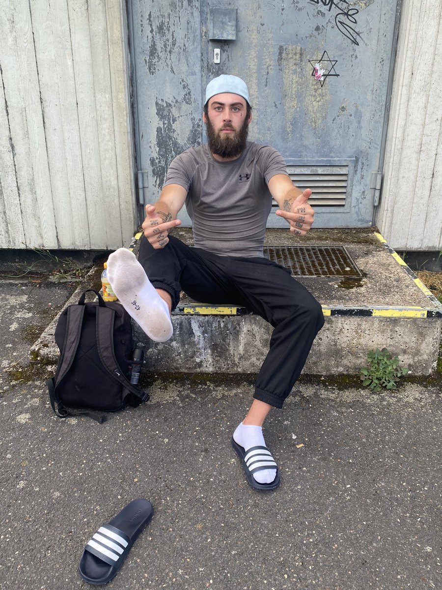 AlphaBoss163676's tweet photo. Antreten du Hund 🐶 

#Findom #Master #CashBoss #Sklaven https://t.co/Lfep5Cqp27