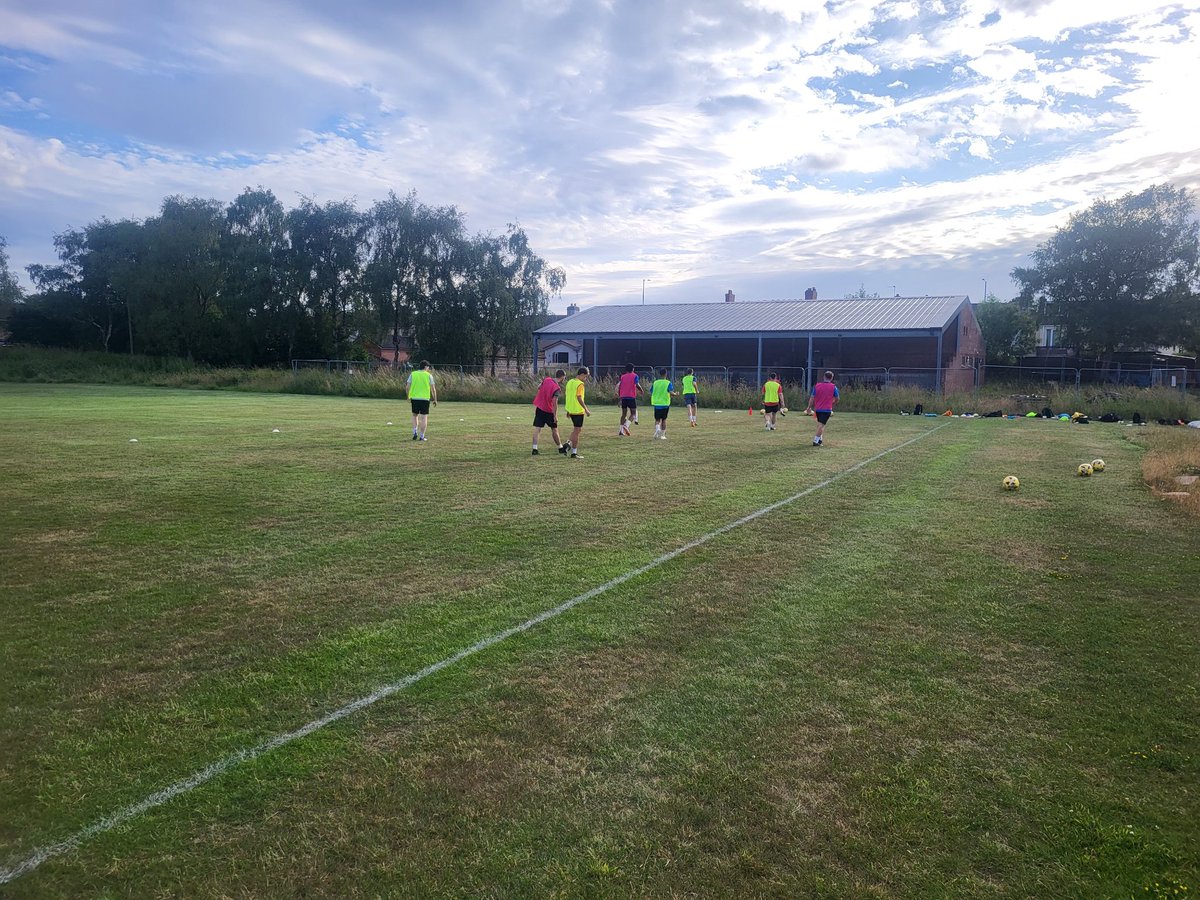 2nd tough session of the week but the lads loving plenty of the ball
