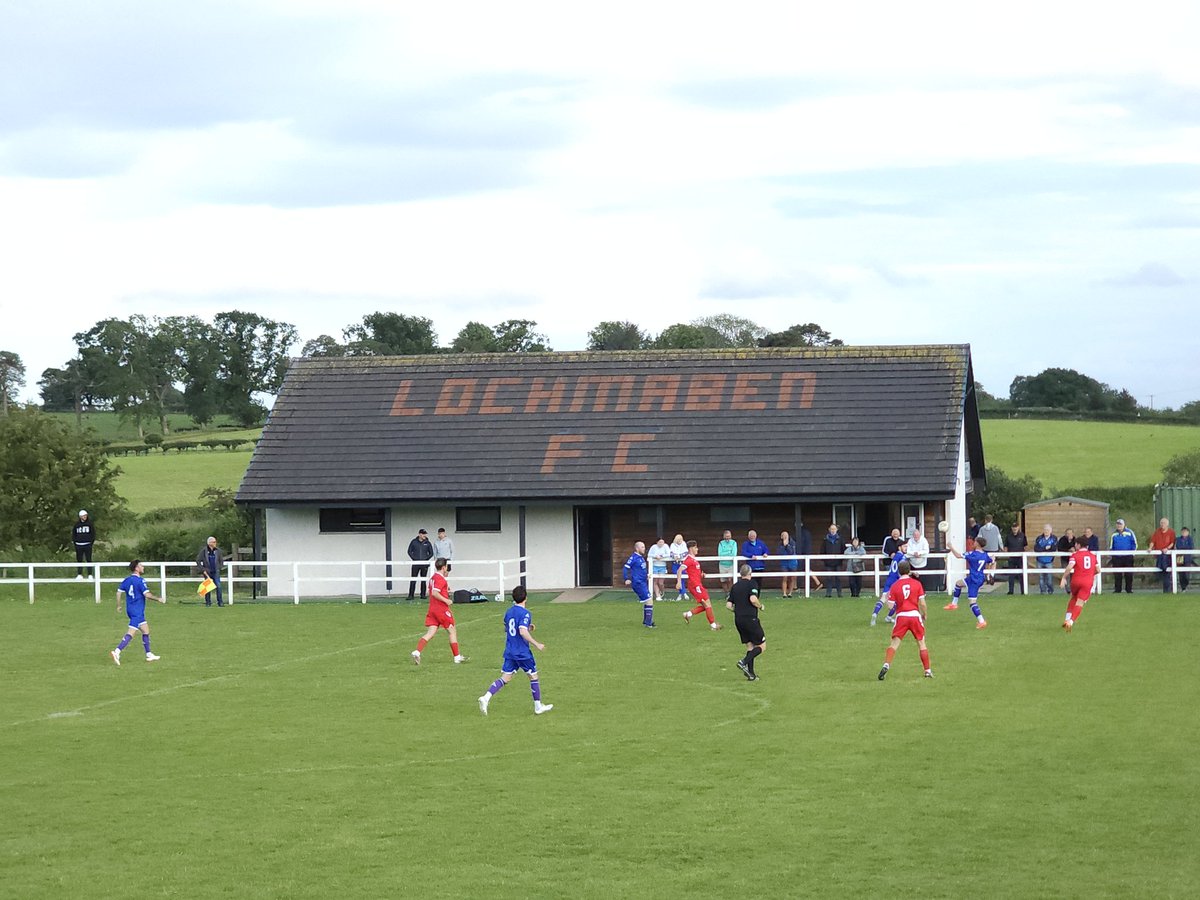 Tonight's venue is Whitehills Park, a lovely 'village' ground in a rural setting on the edge of Lochmaben.
The pavilion roof is the pièce de résistance.
This is my third game here, but won't be the last.
#davesfootballtravels ⚽️