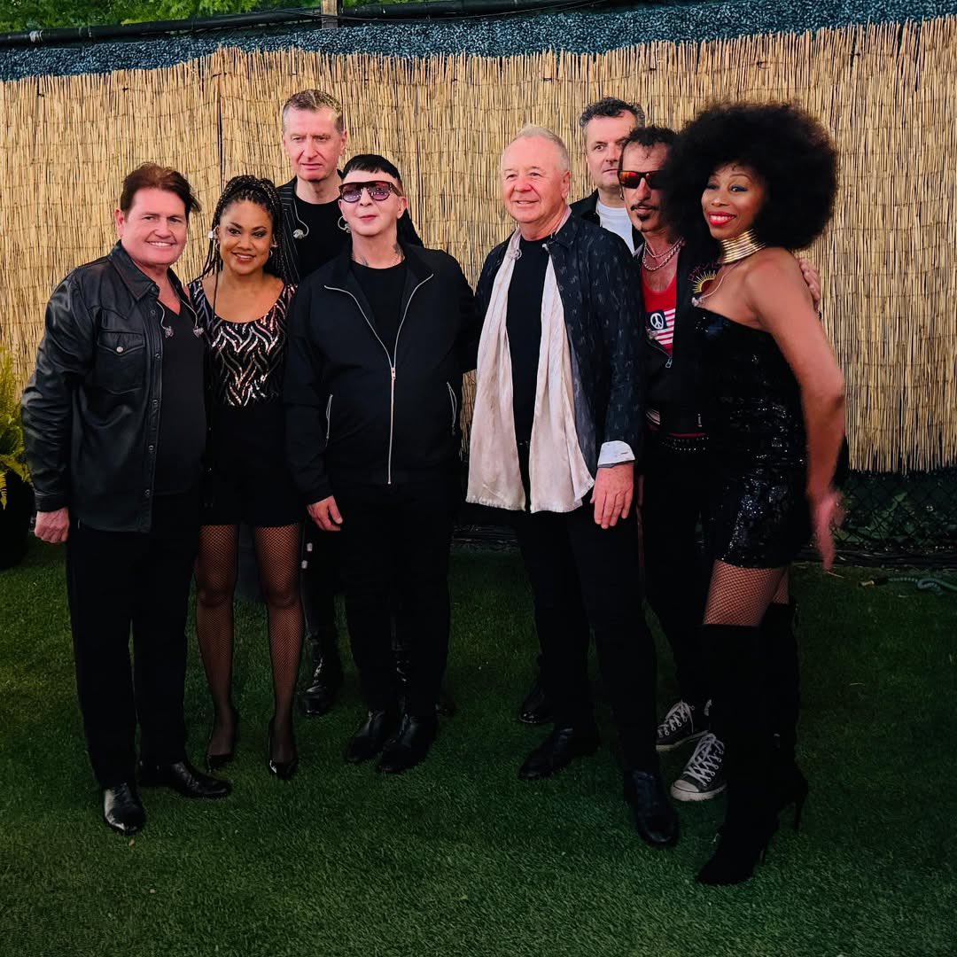 Cherissedrums's tweet photo. The @simplemindscom US tour is a wrap! 🥁 Huge thanks to @softcellhq , #ModernEnglish, and all of our amazing crew 🤩
Next stop: Glasgow tomorrow, kicking off the UK & Europe shows with @KTTunstall , @futureislands , #HamishHawk and #YesAndMaybe 🤩 Who’s coming?
#simpleminds https://t.co/h5OCbUrwz4