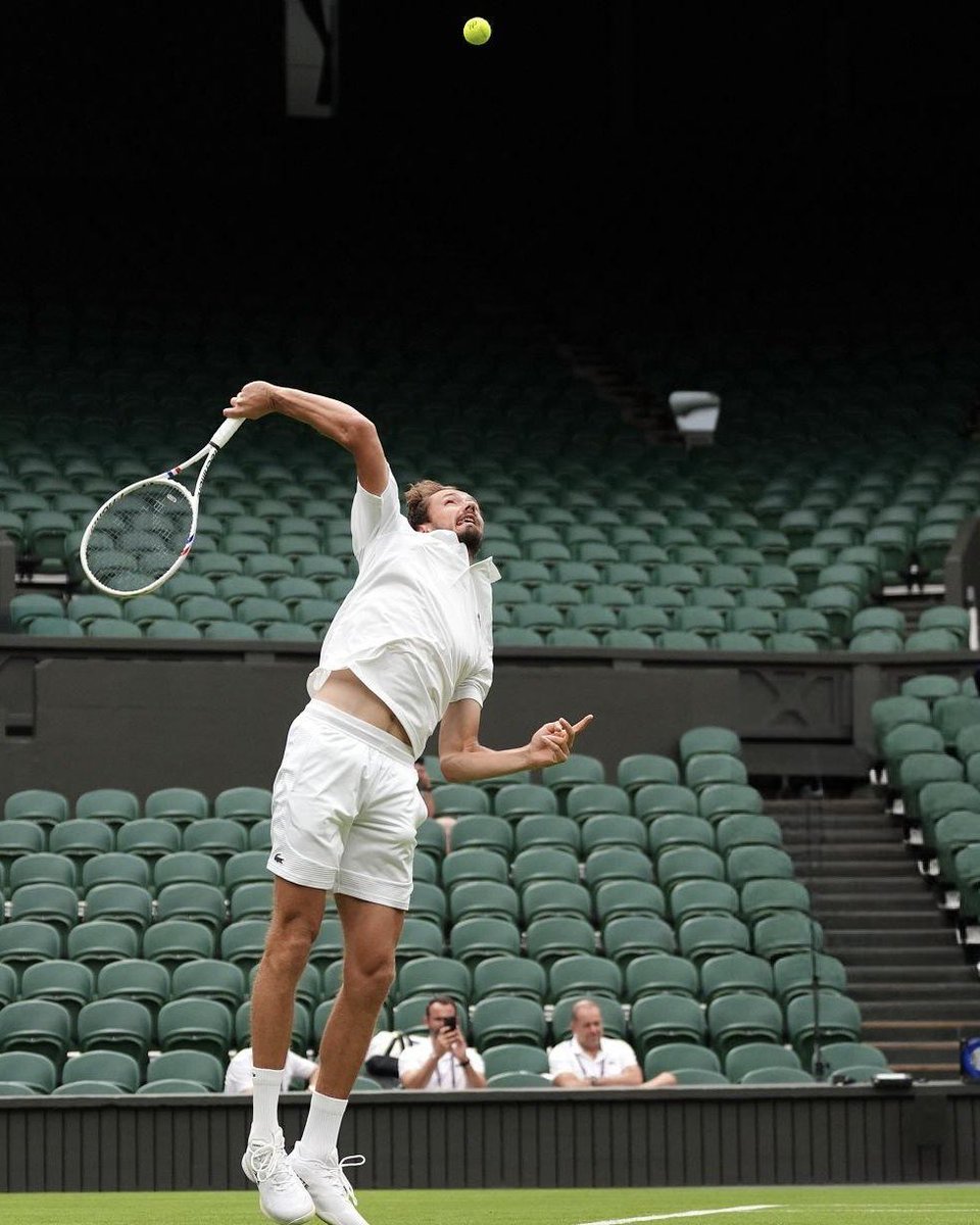 dmedvedevfans's tweet image. Back on Centre Court ππ
@DaniilMedwed | @Wimbledon