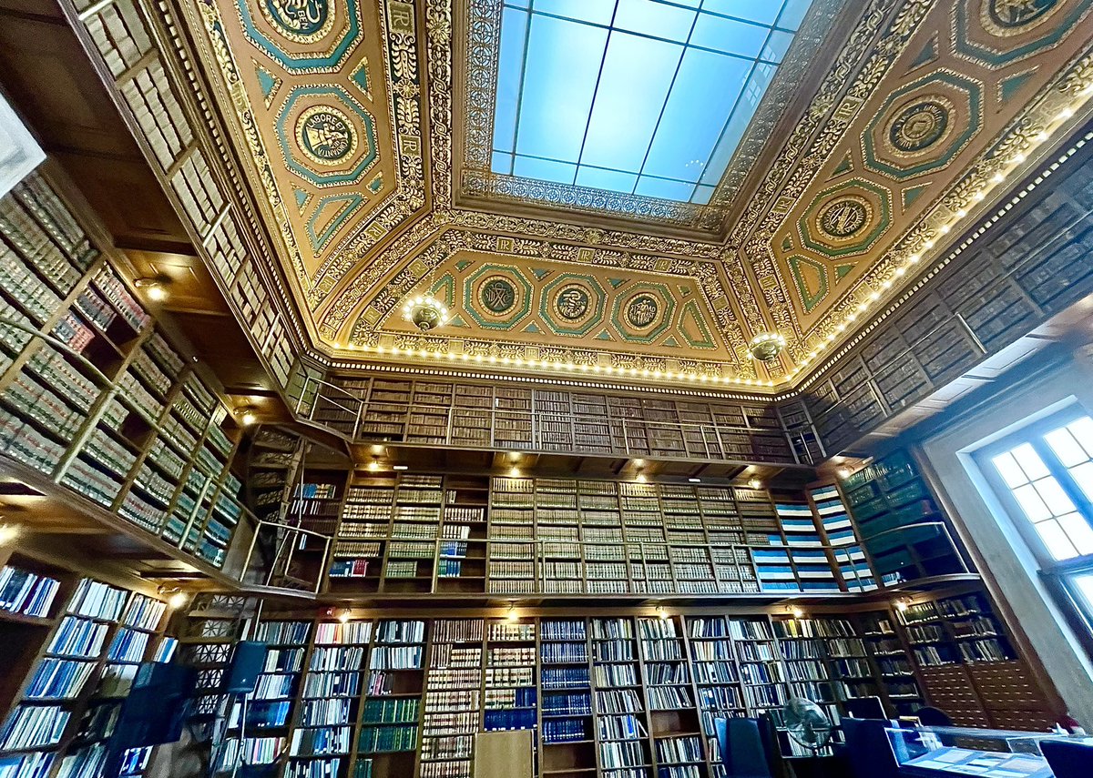 AnEducationBlog's tweet image. Stopped at the RI Statehouse and caught @MomsDemand in attendance as the RI Governor signed the state’s ban on assault style weapons
