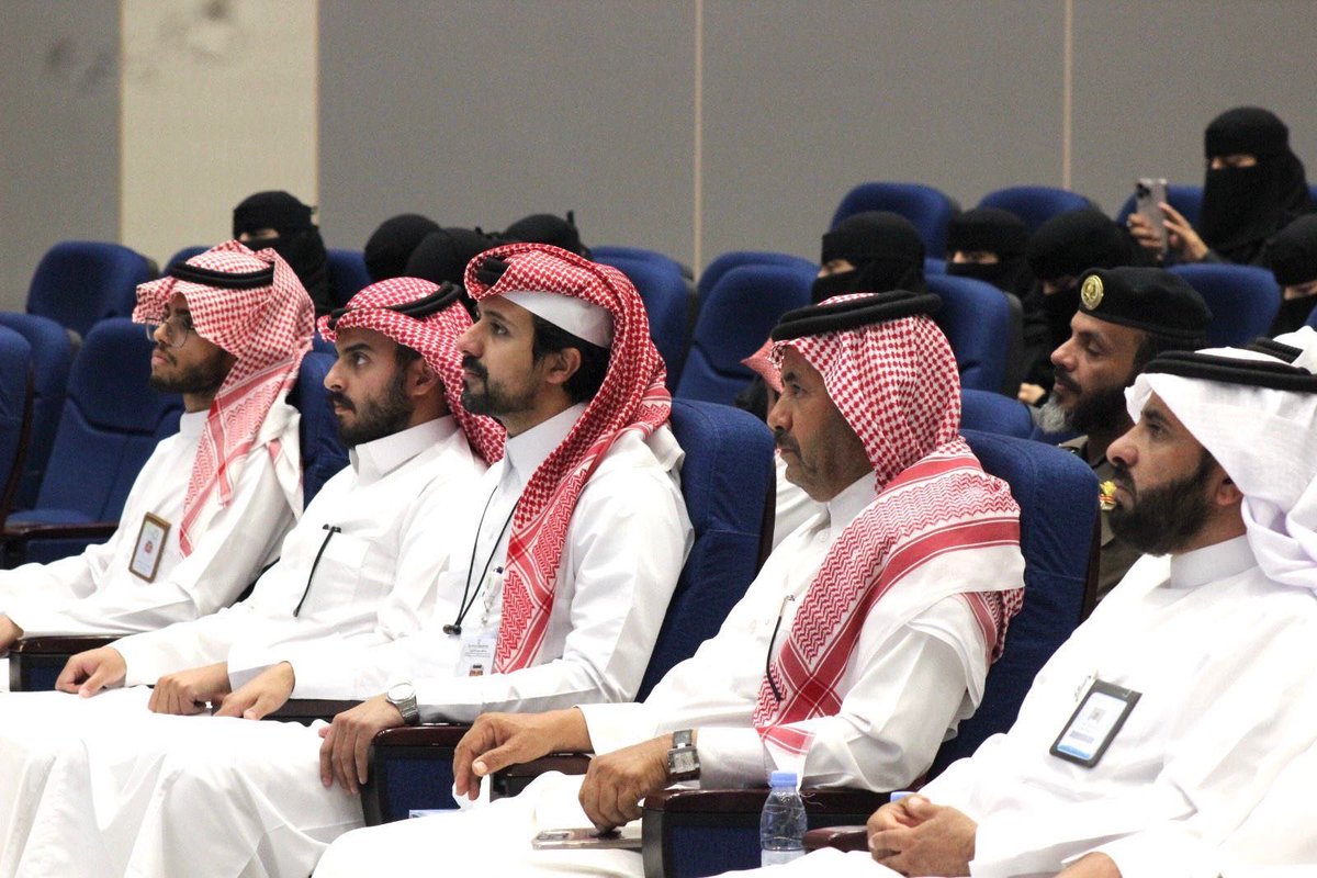 cra__25's tweet photo. #غرفة ابها فرع النماص تقيم ورشة عمل السلامة الإسعافية في مقرات العمل بالشراكة مع #هيئة الهلال الاحمر السعودي بقطاع عسير #هاوي https://t.co/WuUueeKgtZ