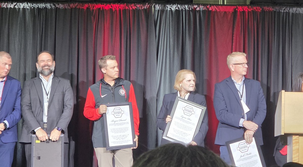 dpblack's tweet photo. Congratulations to Lynn Rex, Executive Director, League of #Nebraska #Municipalities on being recognized as an #Exemplar by @Humanex during the awards ceremony of the 2025 #Community #Leadership Summit.
#hxvsummit25
@leagueofcities https://t.co/HS28a1ofwZ