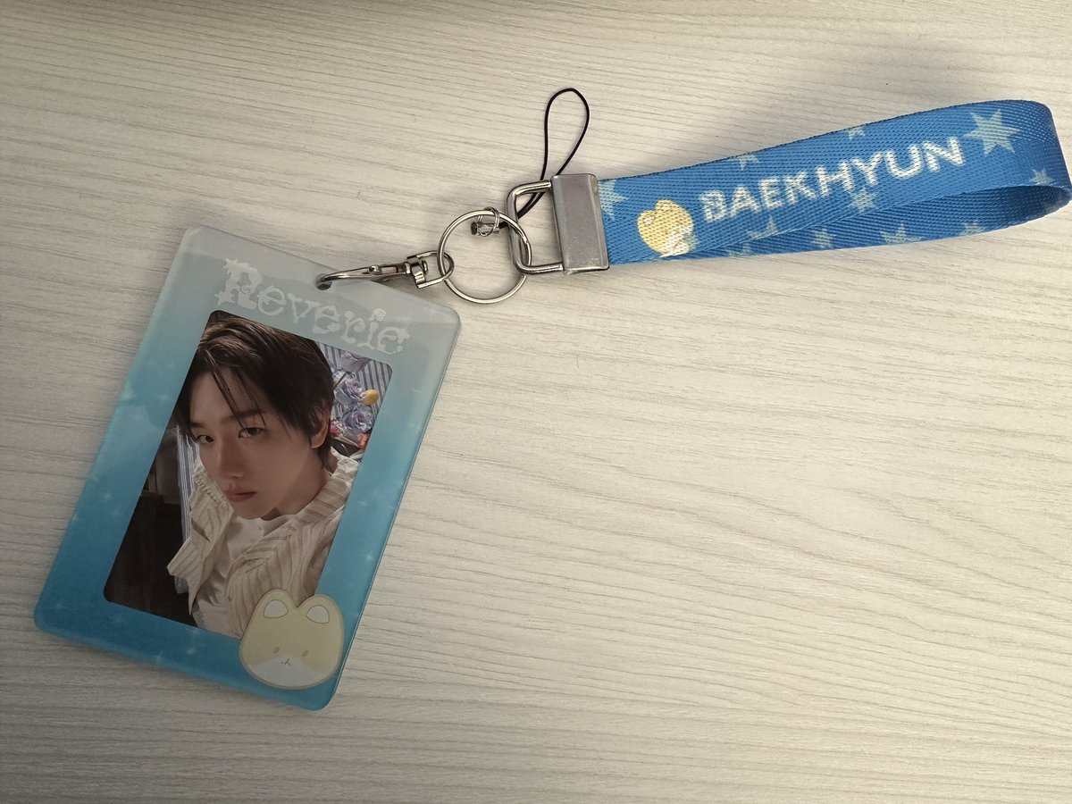 Are you concert ready?!

Get your hand on the Reverie PC holder by <a href="/madebyagui/">madebyagui</a> and <a href="/hamandheoney/">Ham and Heoney Shoppe</a> wristlet!

Reverie wristlet:
hamandheoney.com/product/baekhy…

Linking PC holder in the comments!

#baekhyun #BAEKHYUNintheUSA #BaekhyuninLA #baekhyunreverie #Reverie #baekhyunusatour