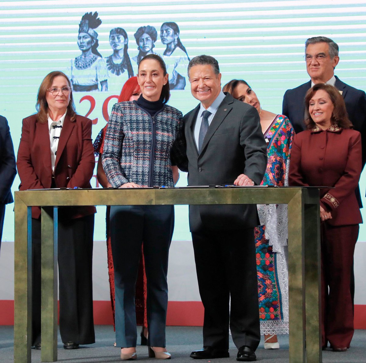¡Sumando esfuerzos y trabajando en equipo vamos por más bienestar y mejor calidad de vida para el pueblo de Hidalgo!

#HidalgoPotenciaEnMarcha
#PrimeroElPueblo