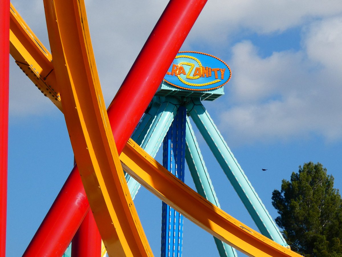 _astro_2003's tweet photo. Wonder Woman FOC, Crazanity, and a random bird
#wonderwomanflightofcourage #sixflags #sixflagsmagicmountain #rollercoaster #photo #crazanity https://t.co/yME5wvDaHU