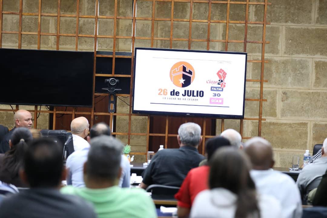 Faltando 30 días para que #Cuba festeje el aniversario 72 de los asaltos a los cuarteles Moncada y Carlos M de Céspedes, el miembro del Buró Político y Secretario de Organización, <a href="/DrRobertoMOjeda/">Dr. Roberto Morales Ojeda</a> llegó hasta Ciego de Ávila, sede del Acto Nacional, para chequear diversas obras.